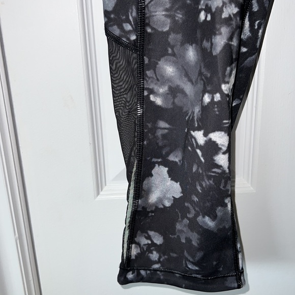 Lululemon Cropped Leggings - Picture 3 of 7